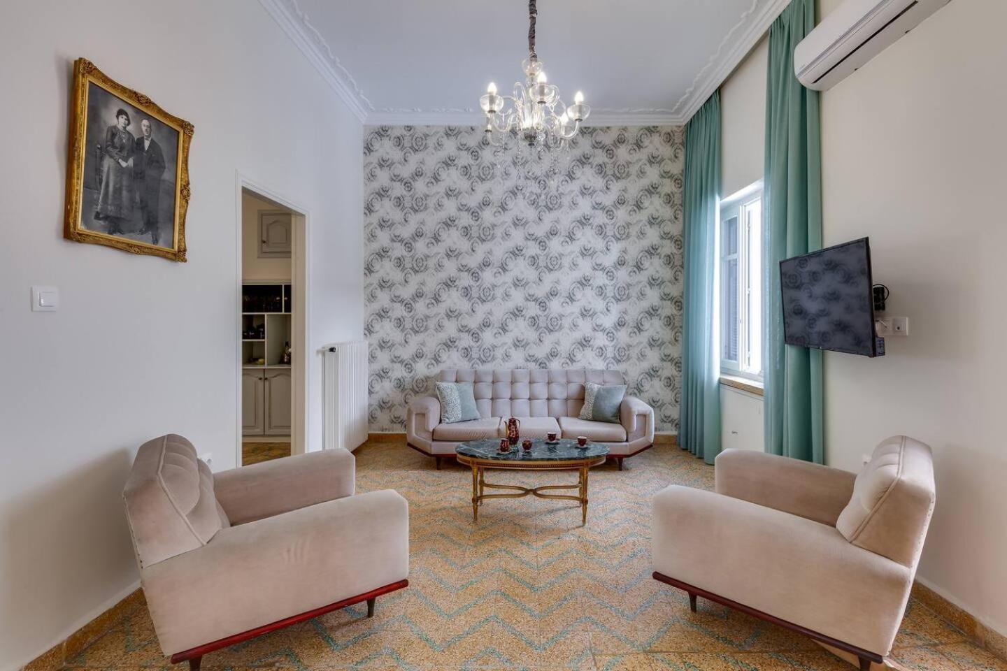 Samouil Apartment Steps From The Beach Ханья Экстерьер фото